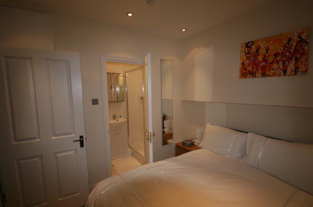 Room 1A: Double Bed